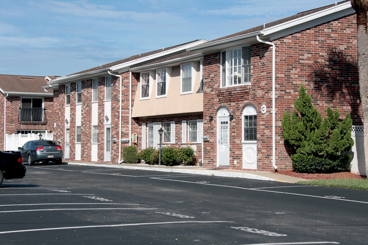 Daytona condos - Colonial Townhouses Condominiums in South Daytona